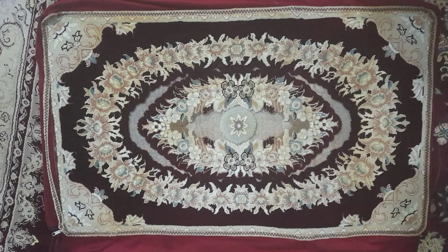 روی پشتی داخلش شکسته انداختم دور|پشتی|قم, شاه ابراهیم|دیوار