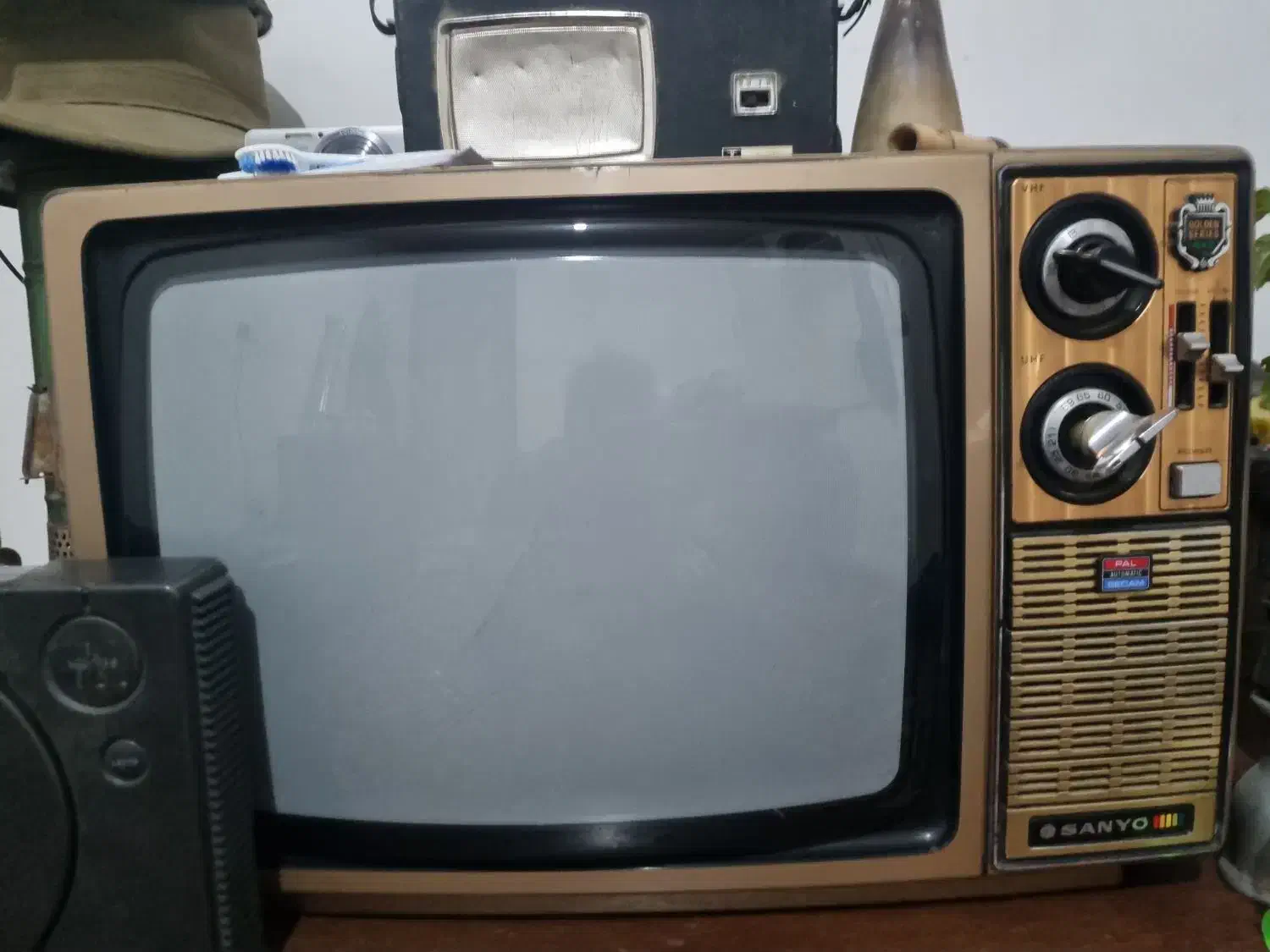 تلوزیون قدیمی|تلویزیون و پروژکتور|ملایر, |دیوار