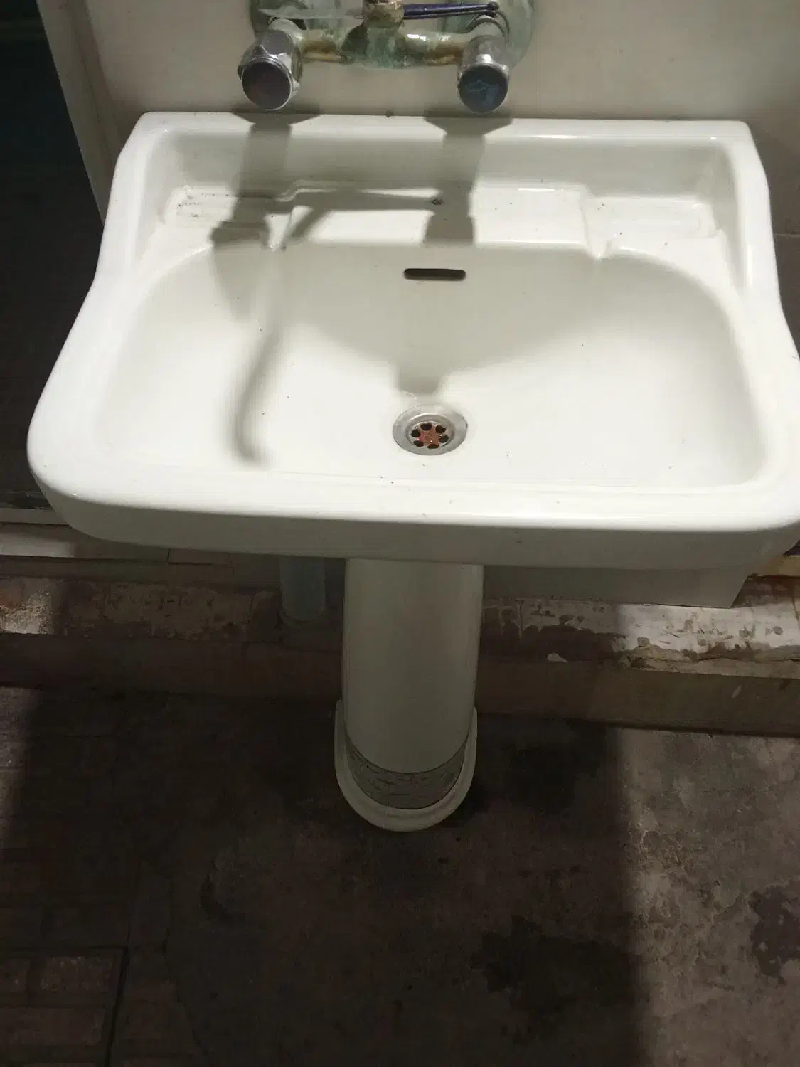 روشویی|لوازم سرویس بهداشتی|میانه, |دیوار