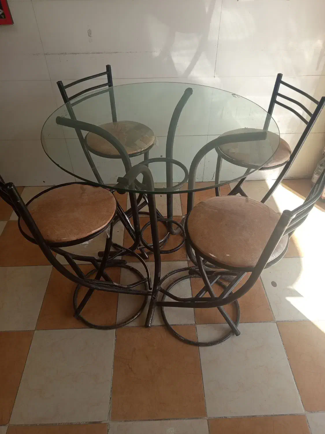 میز و صندلی غذاخوری|میز و صندلی غذاخوری|ارسنجان, |دیوار