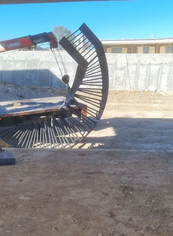 پله گرد فلزی و درب مدرن|خدمات پیشه و مهارت|رامسر, |دیوار