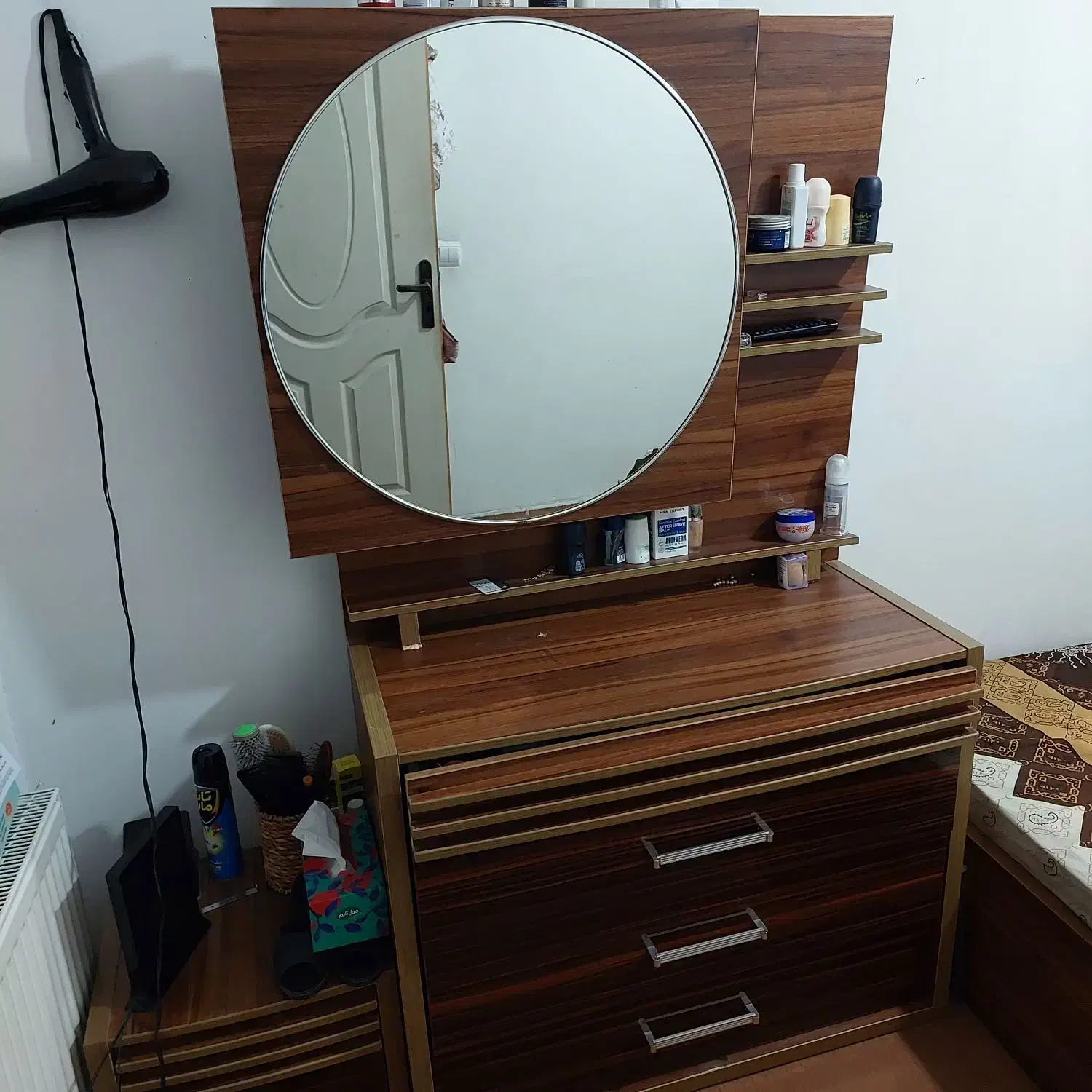 میز آرایش با دلاور|تخت و سرویس خواب|گرگان, |دیوار