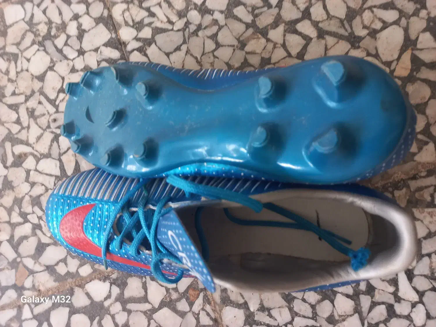 کفش ورزشی،چمن|کیف، کفش، کمربند|لنگرود, |دیوار