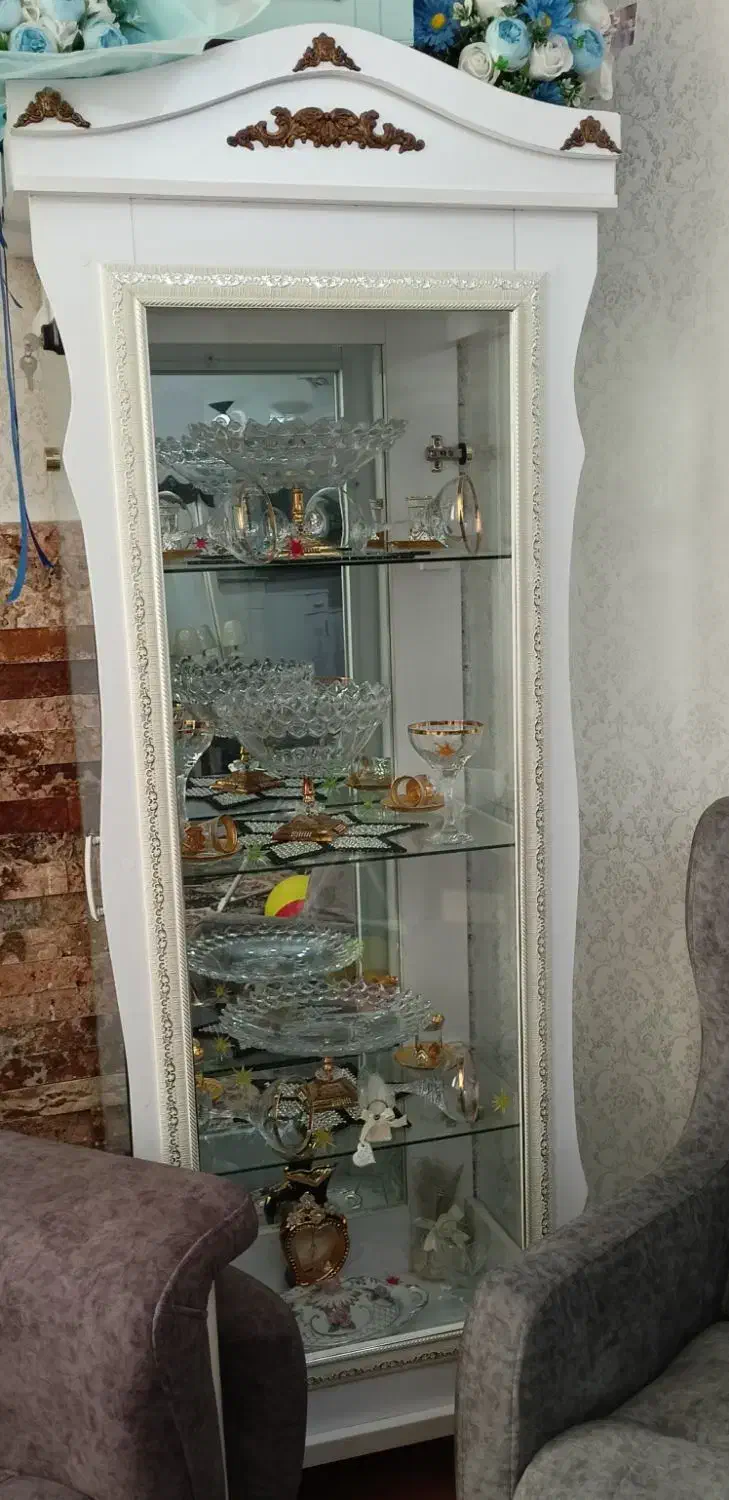 بوفه تمیز و نو فقط یک میلیون تومان|بوفه، ویترین، کنسول|ملایر, |دیوار