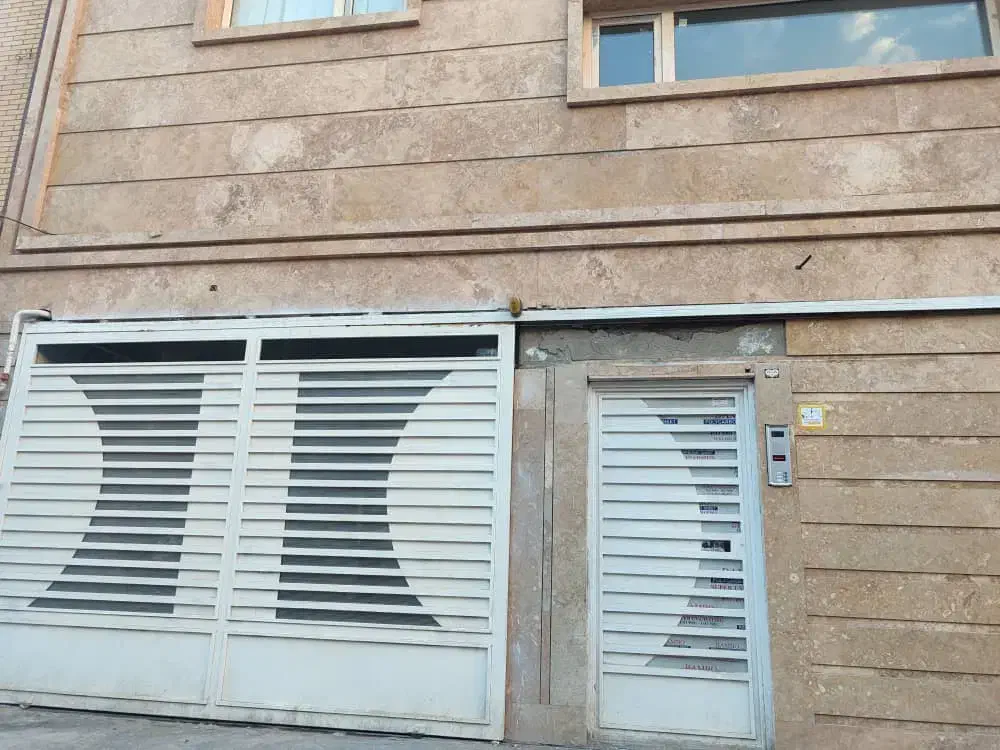 خانه ویلایی دوطبقه  روی پیلوت ویک سوییت همکف|فروش خانه و ویلا|فولادشهر, B2|دیوار