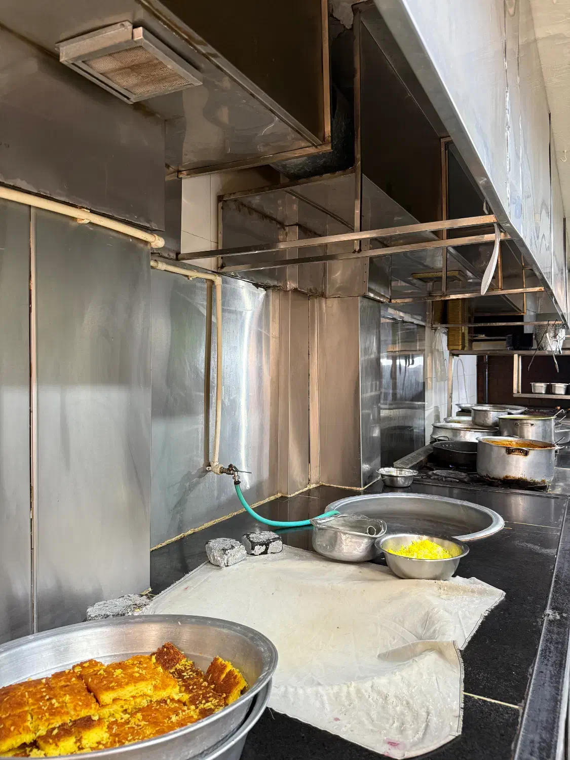 کمک کبابپز وظرفشور و وسط کار یا کارگر ساده|استخدام خدمات فروشگاه و رستوران|تهران, فرمانیه|دیوار