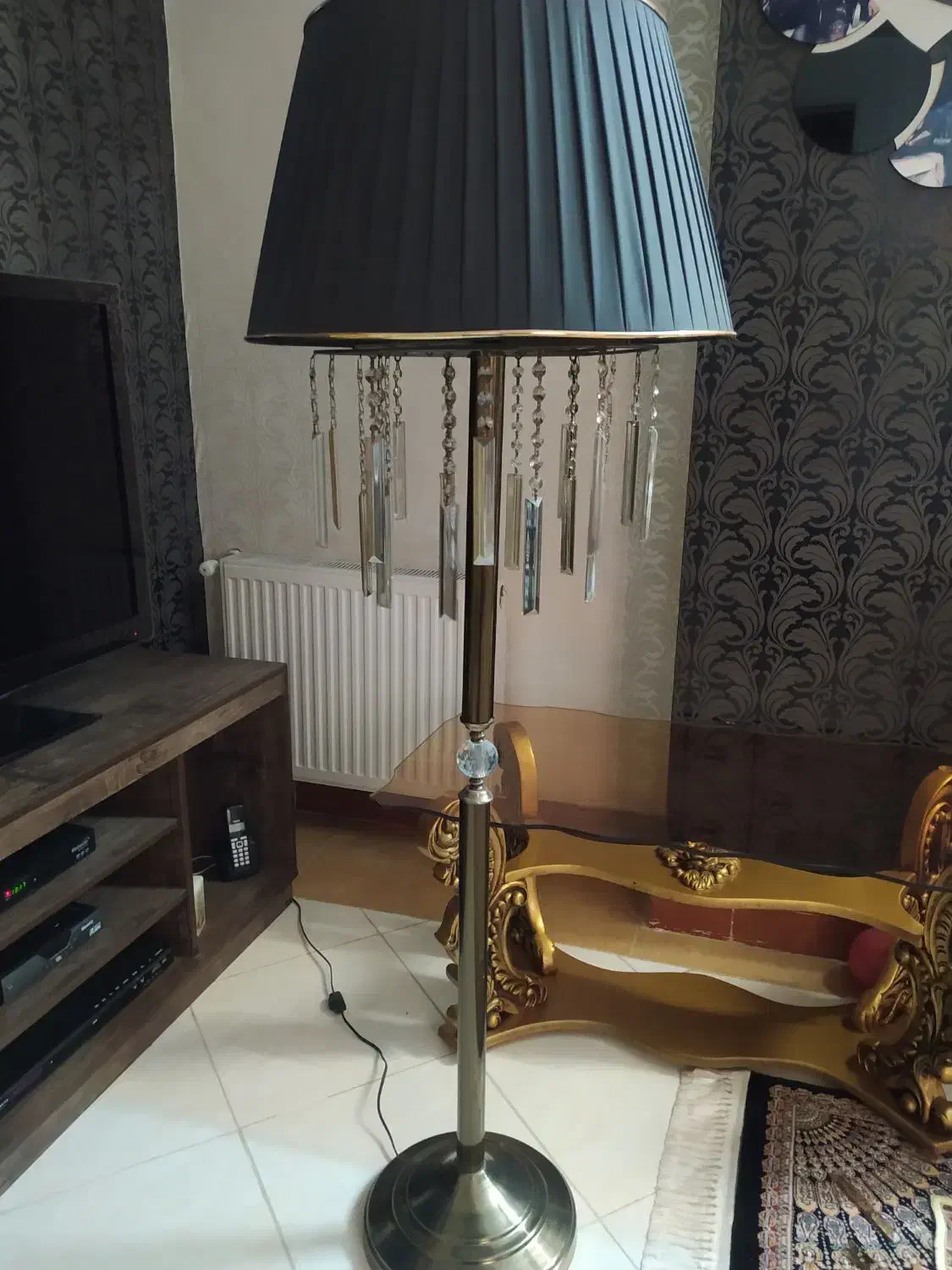 آباژور ایستاده|چراغ خواب و آباژور|ری, جوانمرد قصاب|دیوار