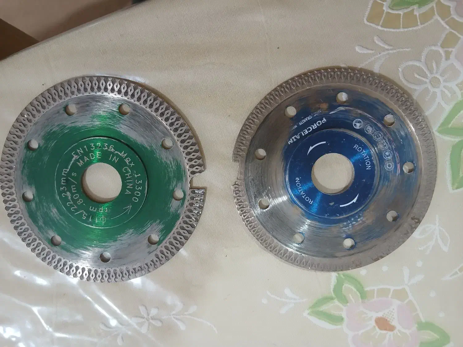 صفحه پرسلان بر مینی|ابزارآلات|مشهد, مصلی (کارمندان اول)|دیوار