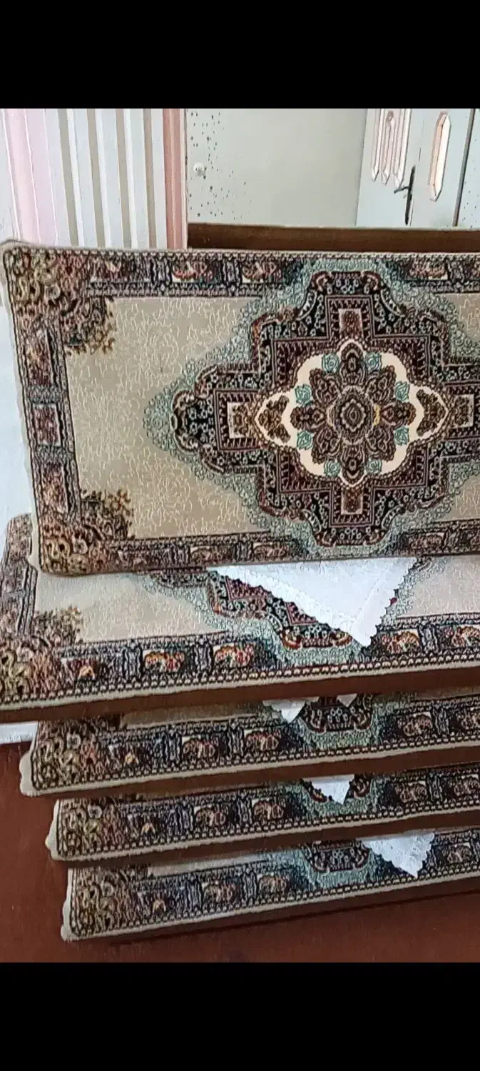 ۶ عدد پشتی در حد نو|پشتی|اراک, |دیوار