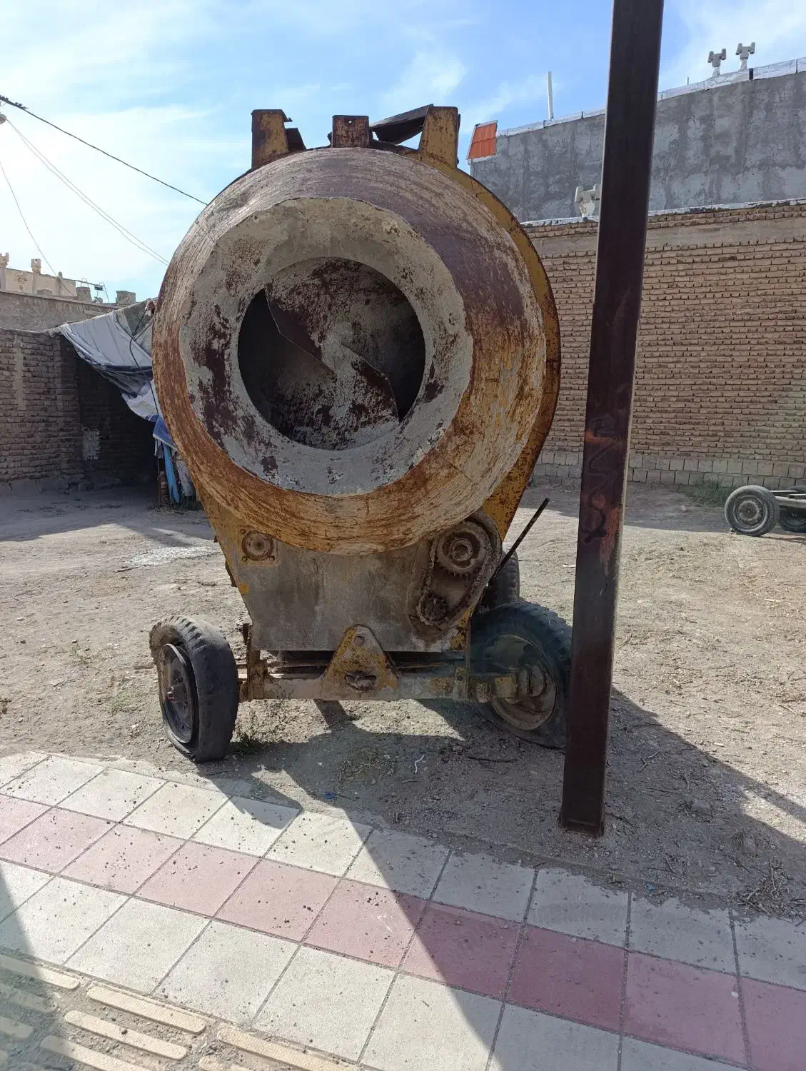 بتونیر بتونر میکسر خلاصه|ماشین‌آلات صنعتی|ملکان, |دیوار