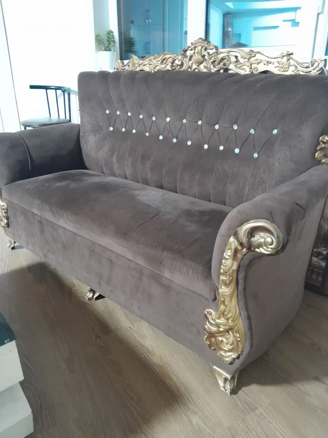 مبل تاج دار ۷ نفره|مبلمان خانگی و میز عسلی|صومعه‌سرا, |دیوار