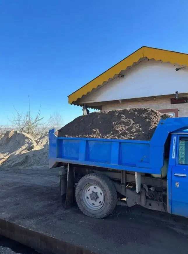 حمل ماسه شن خاک باغچه خاک شیب بندی.نیسان کمپرسی|خدمات حمل و نقل|زاهدان, |دیوار