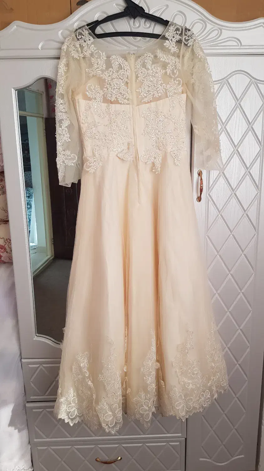 لباس مجلسی|لباس|پیشوا, |دیوار