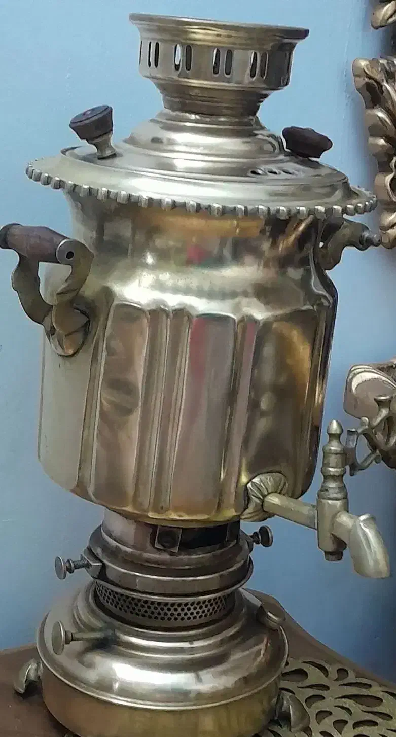 سماور برنجی 4 لیتری|کلکسیون اشیاء عتیقه|نسیم‌شهر, |دیوار