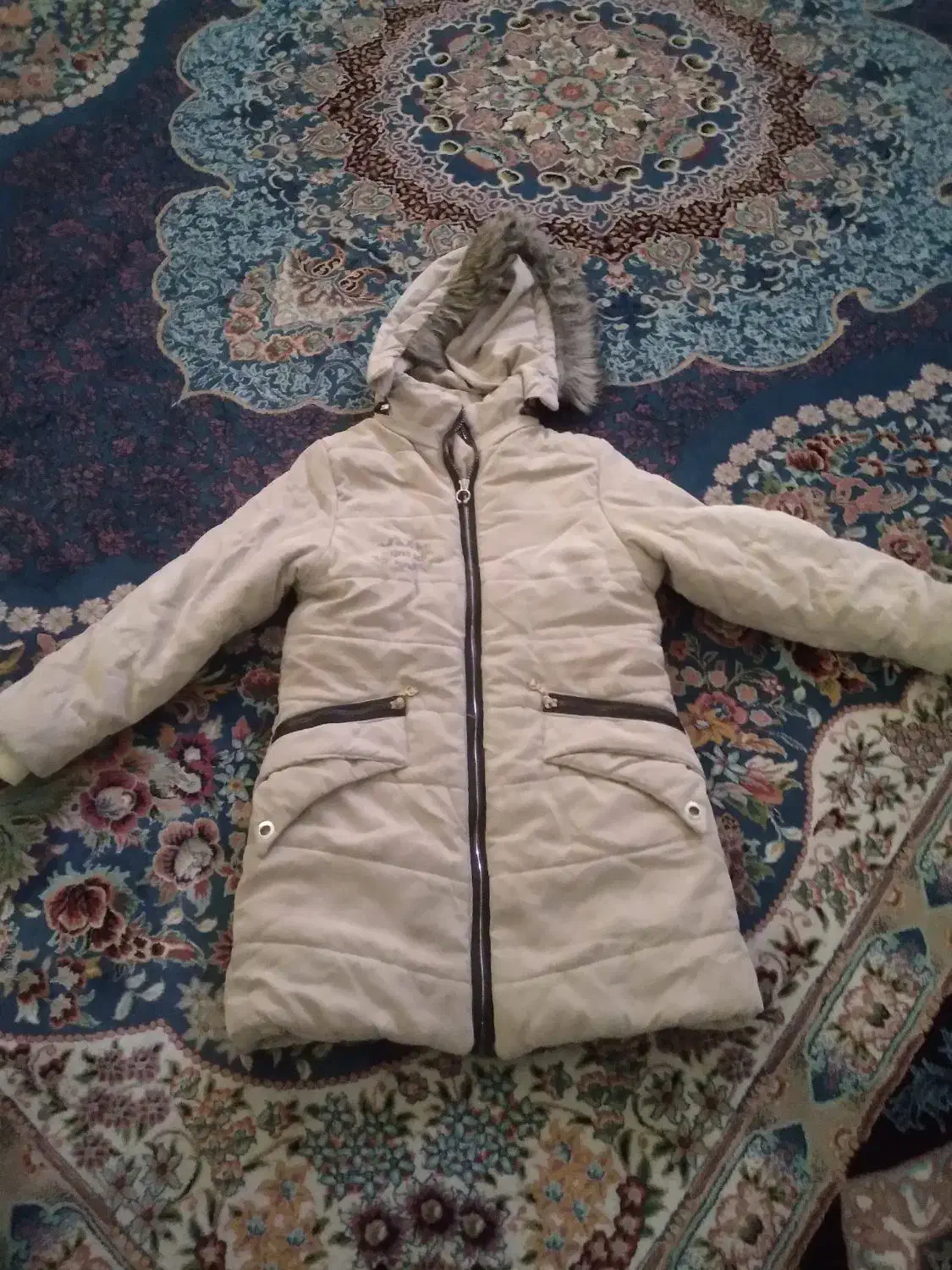 پالتو دخترانه در حد سایز ۴۲ بدون کوچکترین زدگی|لباس|پاکدشت, شهرک امام رضا|دیوار