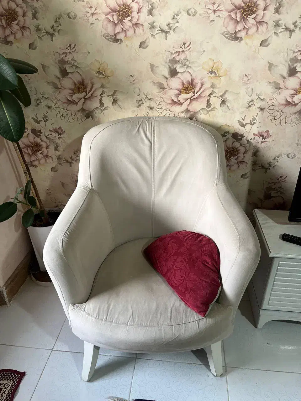 مبل راحتی|مبلمان خانگی و میز عسلی|قم, باغ کرباسی|دیوار