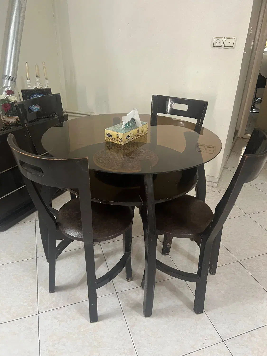 میز نهارخوری به همراه ۴ صندلی چوبی|میز و صندلی غذاخوری|سمنان, |دیوار