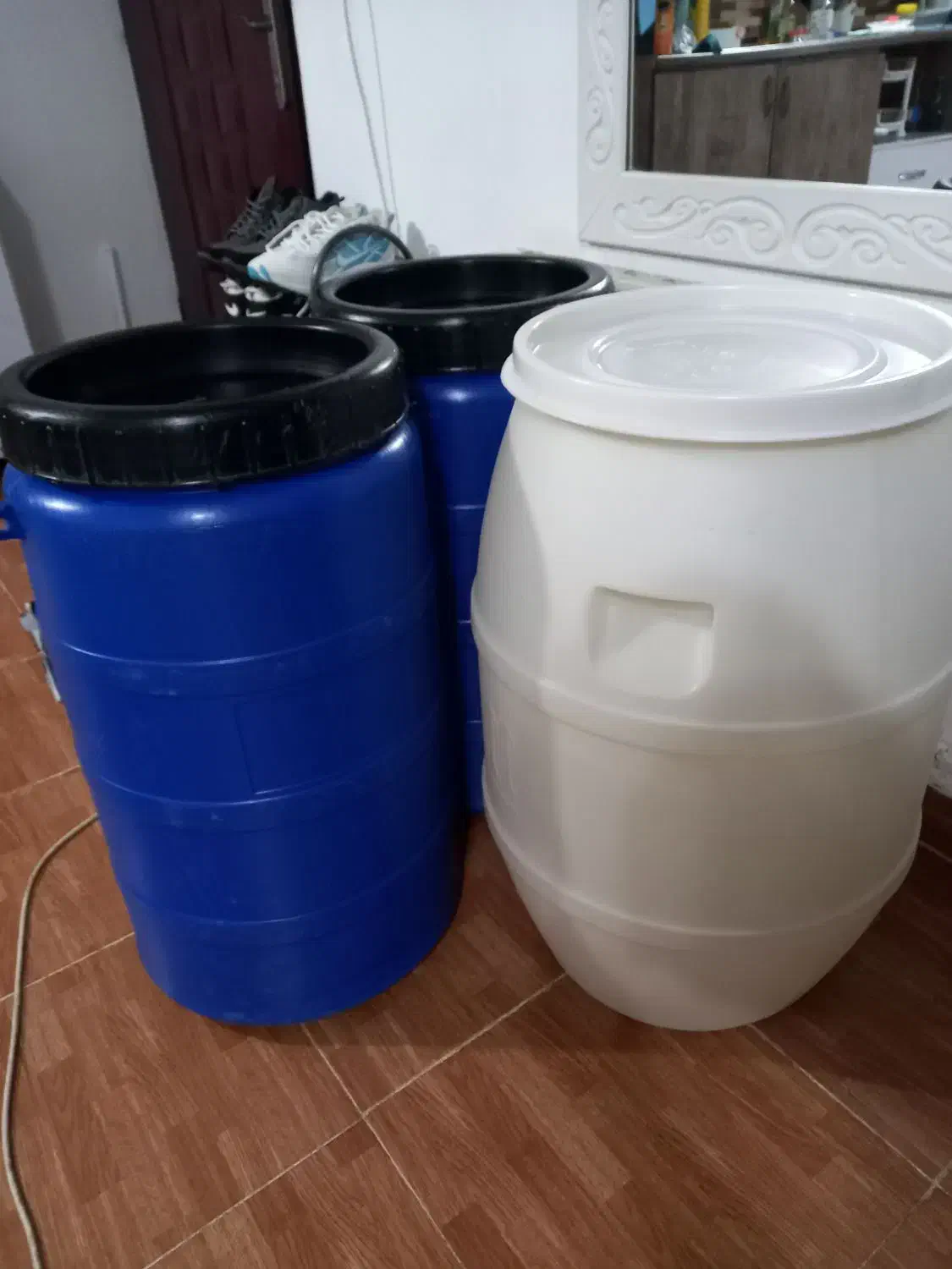 دبه پلاستیکی|ظروف نگهدارنده، پلاستیکی، یکبارمصرف|بندر انزلی, ساحل قو|دیوار