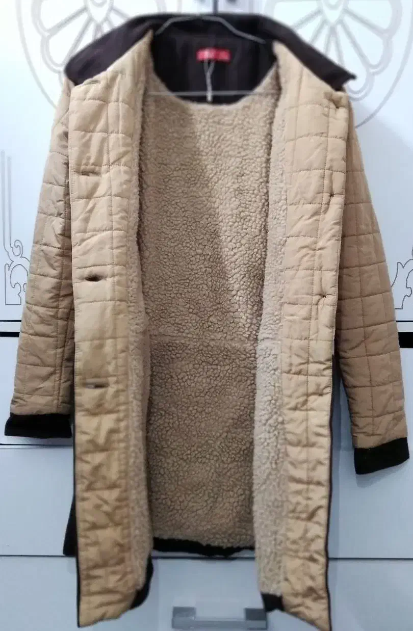 کاپشن|لباس|بندر گناوه, |دیوار