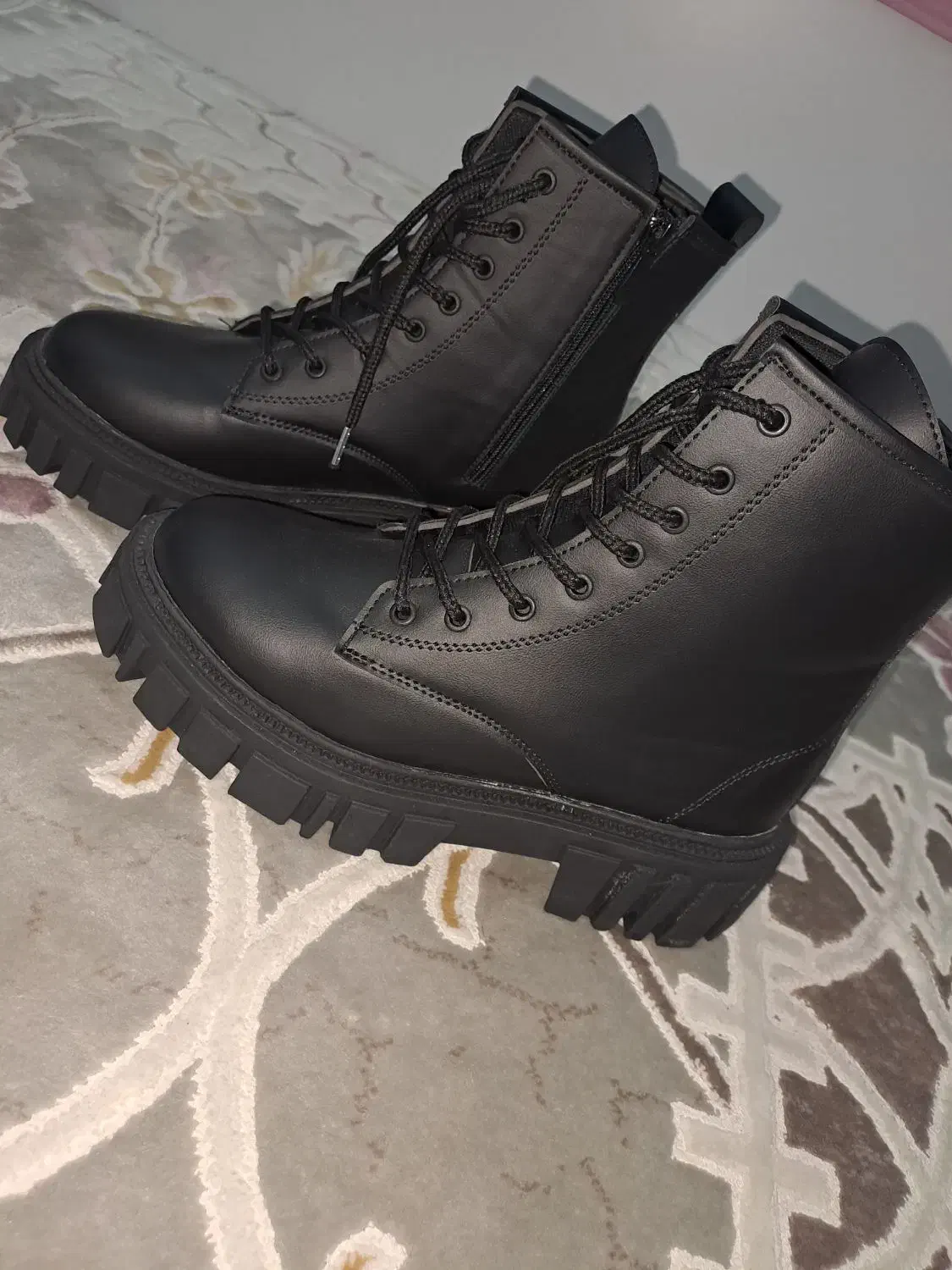 بوت زمستانی|کیف، کفش، کمربند|رشت, شهرک آیت الله منتظری|دیوار