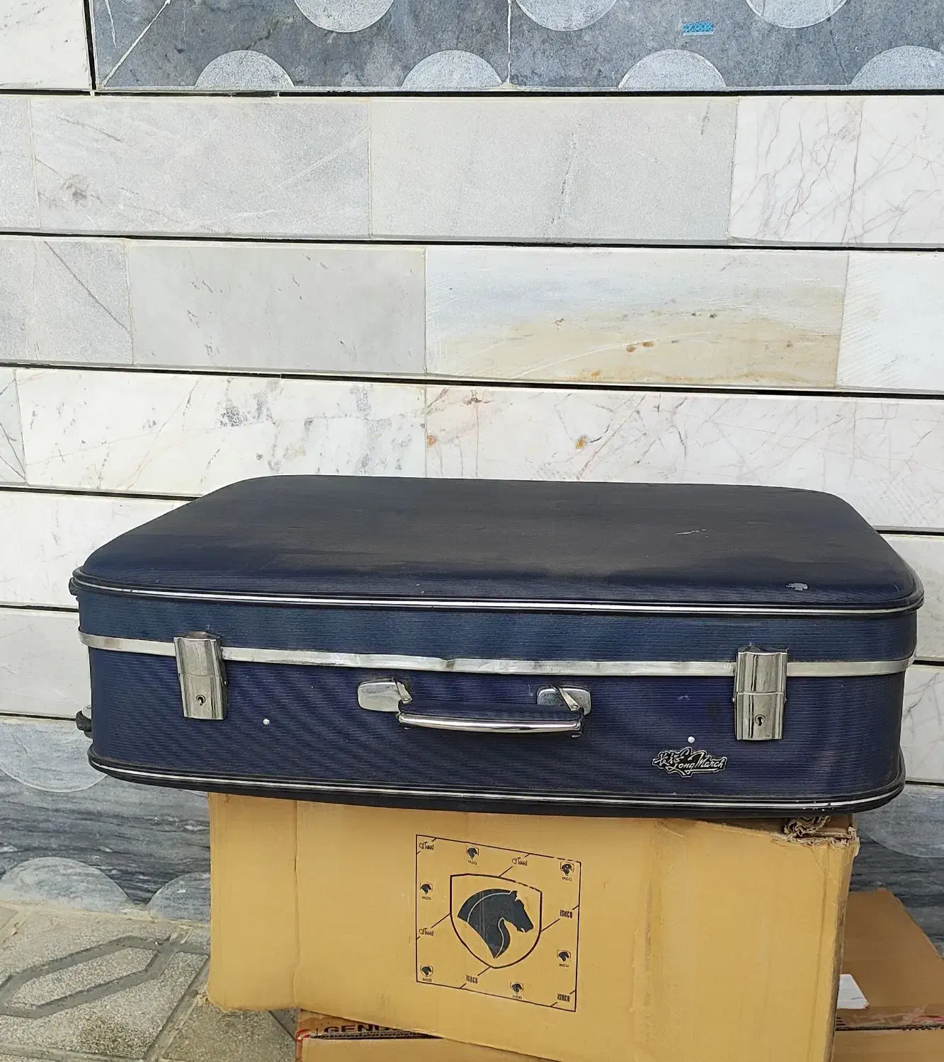 چمدان قدیمی|کلکسیون اشیاء عتیقه|تکاب, |دیوار