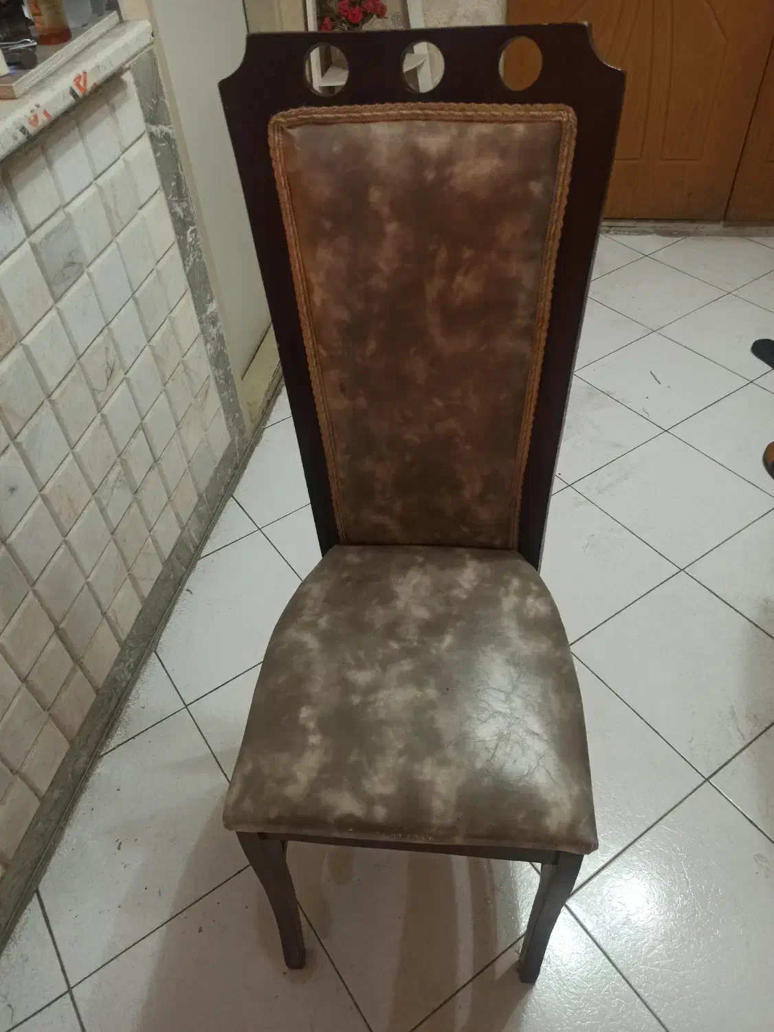 میز ناهارخوری تمام چوب ۴نفره و نیم ست راحتی چستر|میز و صندلی غذاخوری|تهران, سعادت‌آباد|دیوار
