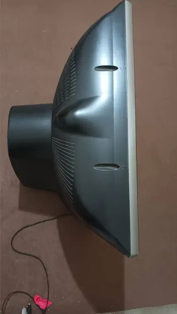 تلویزیون 29صفحه تخت|تلویزیون و پروژکتور|صدرا-فارس, فاز ۱|دیوار