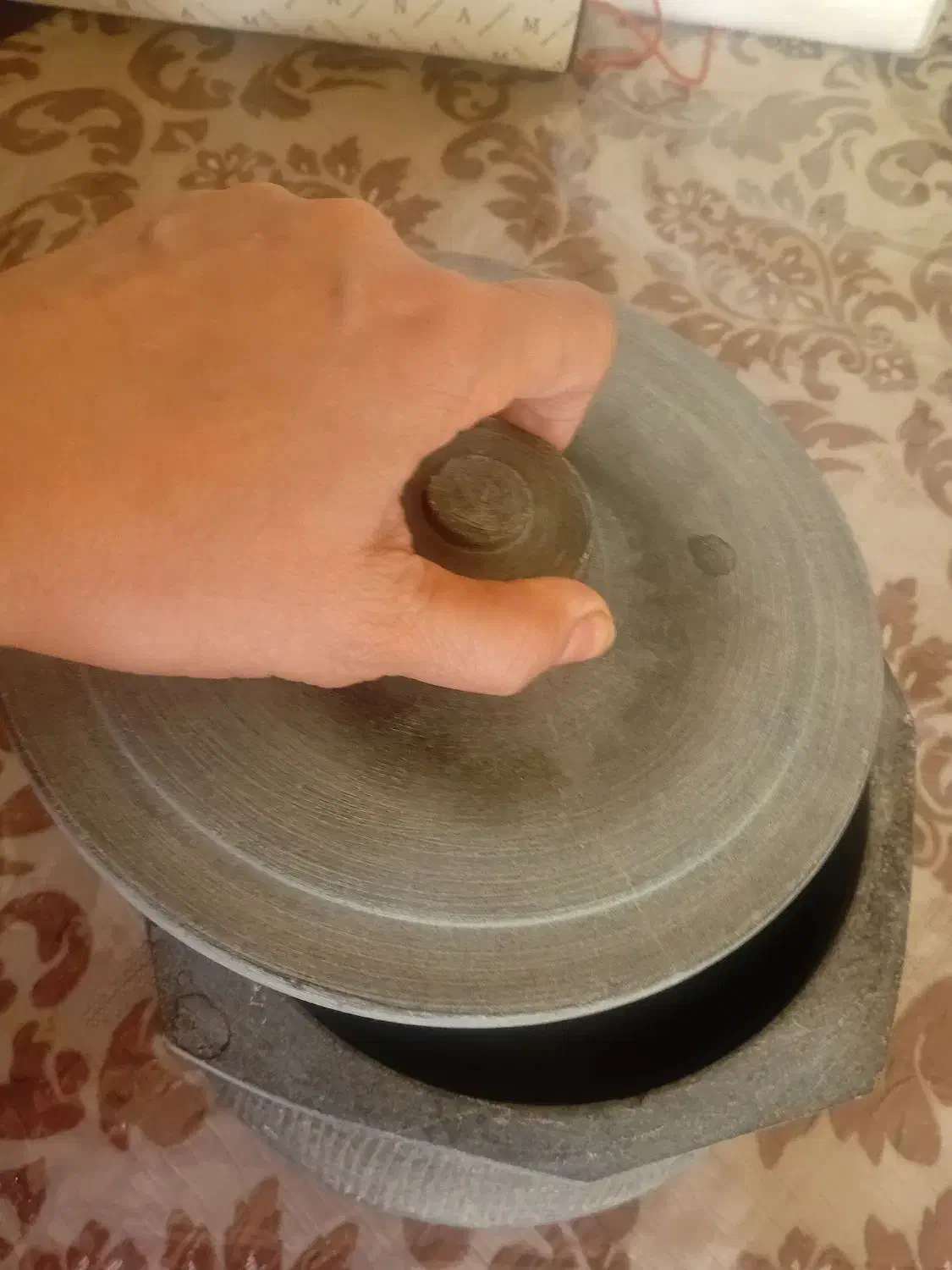 قابلمه سنگی  بزرگ ۸نفره تو انباری بوده|ظروف پخت‌وپز|فردیس, منظریه|دیوار