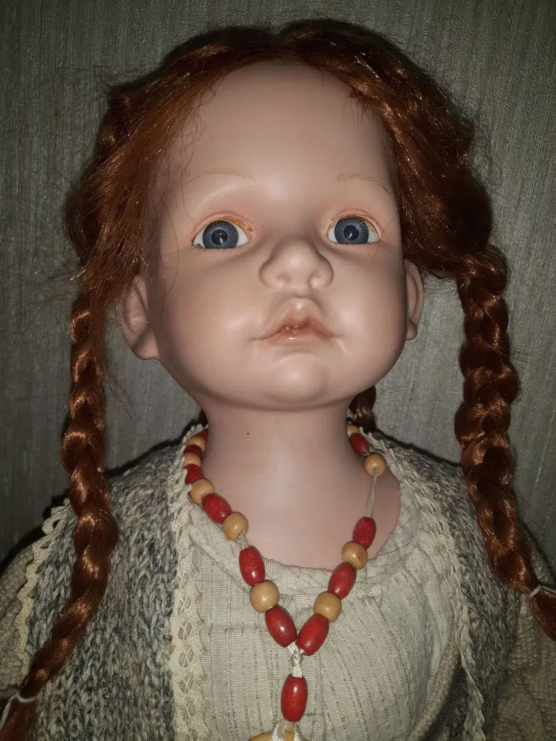 عروسک سرامیکی|کلکسیون اشیاء عتیقه|شاهین‌شهر, شهرک هشت بهشت|دیوار