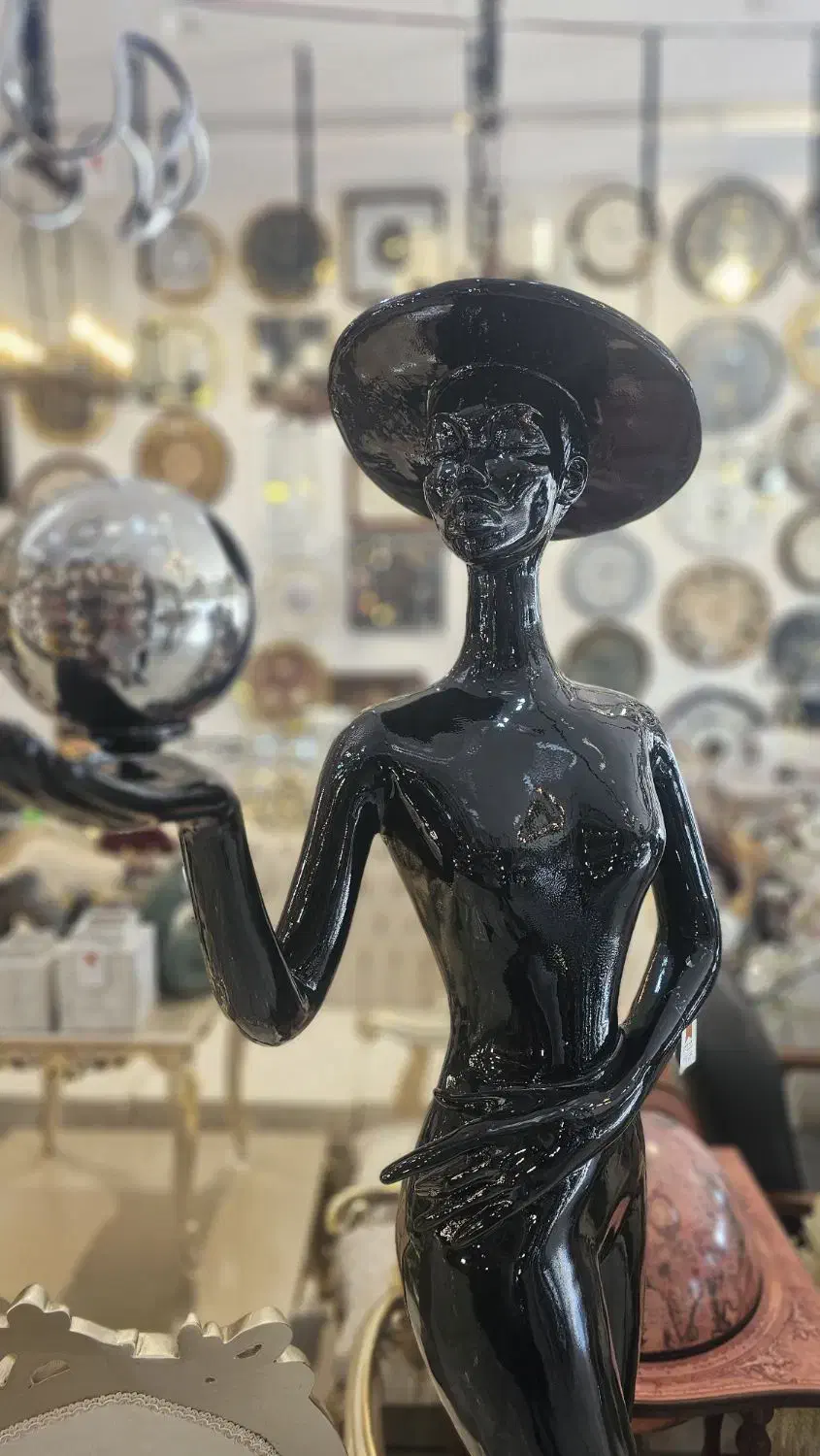 مجسمه کنار سالنی لیدی رنگ خودرو|مجسمه، تندیس، ماکت|مشهد, توس (بلوار توس)|دیوار