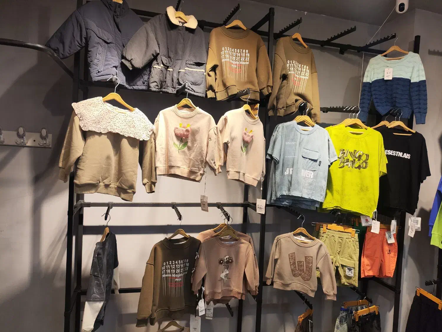 فروش عمده پوشاک زیر قیمت بازار|کفش و لباس بچه|یاسوج, |دیوار