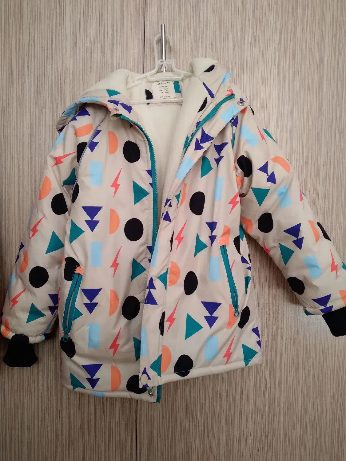 کاپشن خارجی نو اینترنتی خریدیم کوچیکه سایز۷و و۸ و۹|کفش و لباس بچه|اردبیل, |دیوار