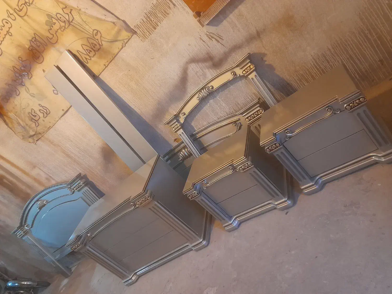 رنگ کاری. درب چوبی. وتعمیرات مبلمان وروکوبی|خدمات پیشه و مهارت|کاشان, دشت لتحر|دیوار