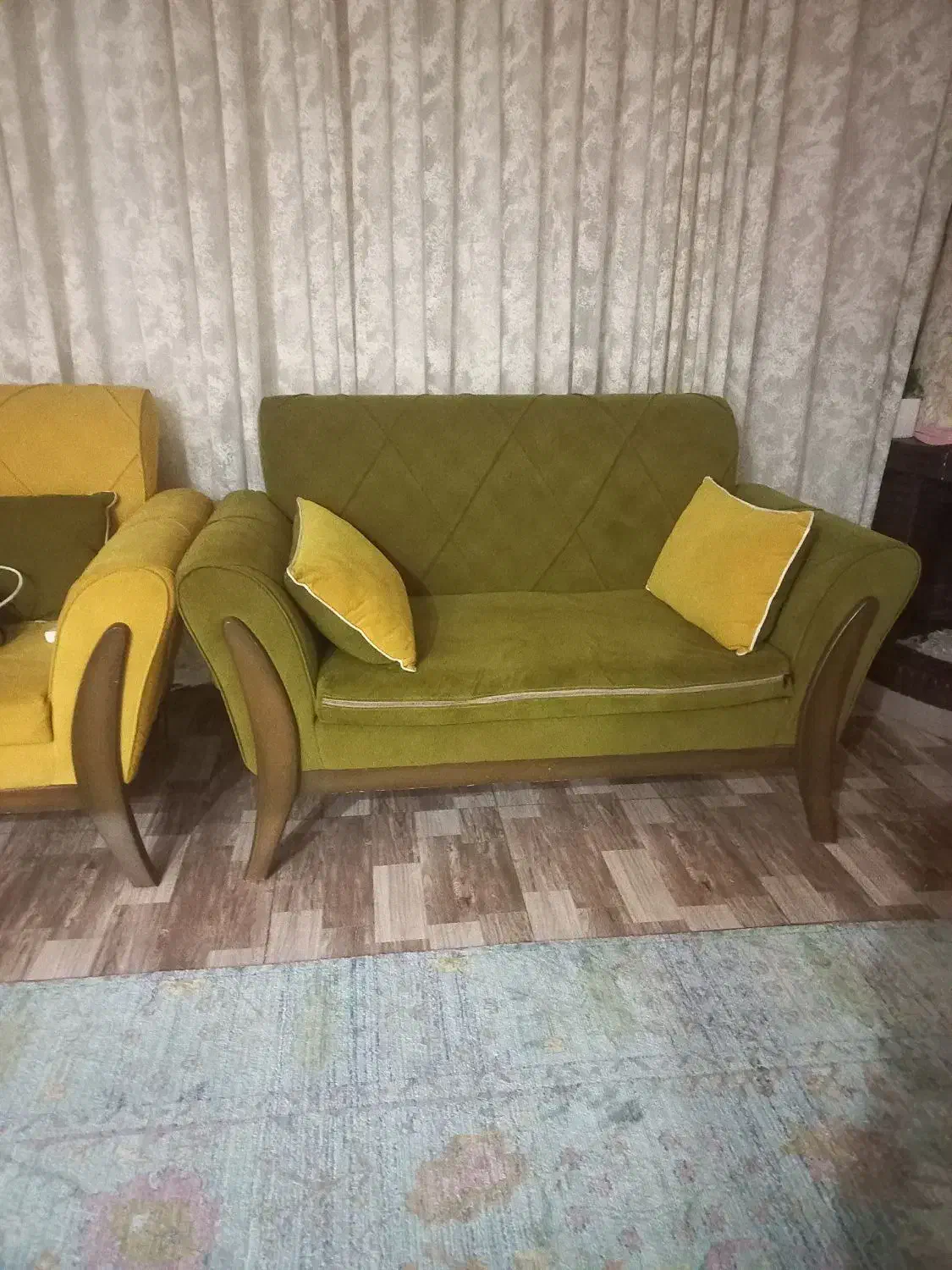 مبل ۷نفره تمیز|مبلمان خانگی و میز عسلی|رشت, ترمینال|دیوار