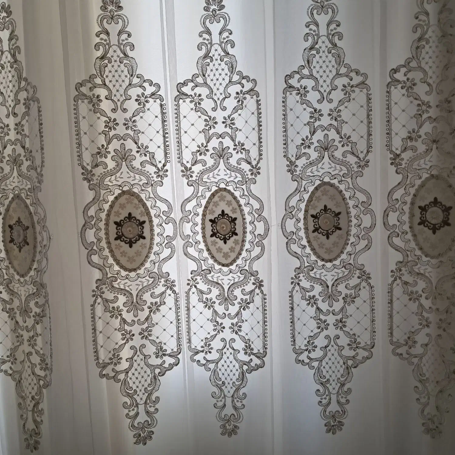 پرده حریر|پرده، رانر، رومیزی|قم, باغ شریفی|دیوار