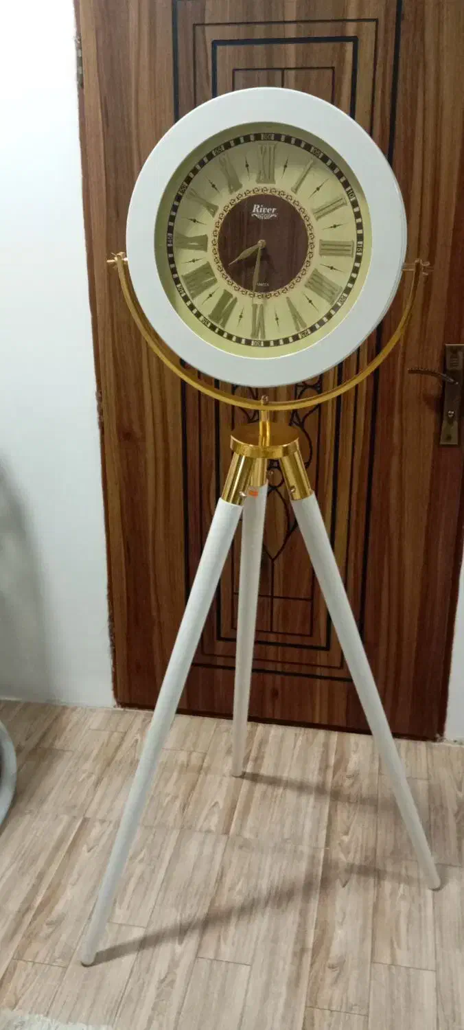 ساعت|ساعت دیواری و تزئینی|قم, چهل درخت‎|دیوار