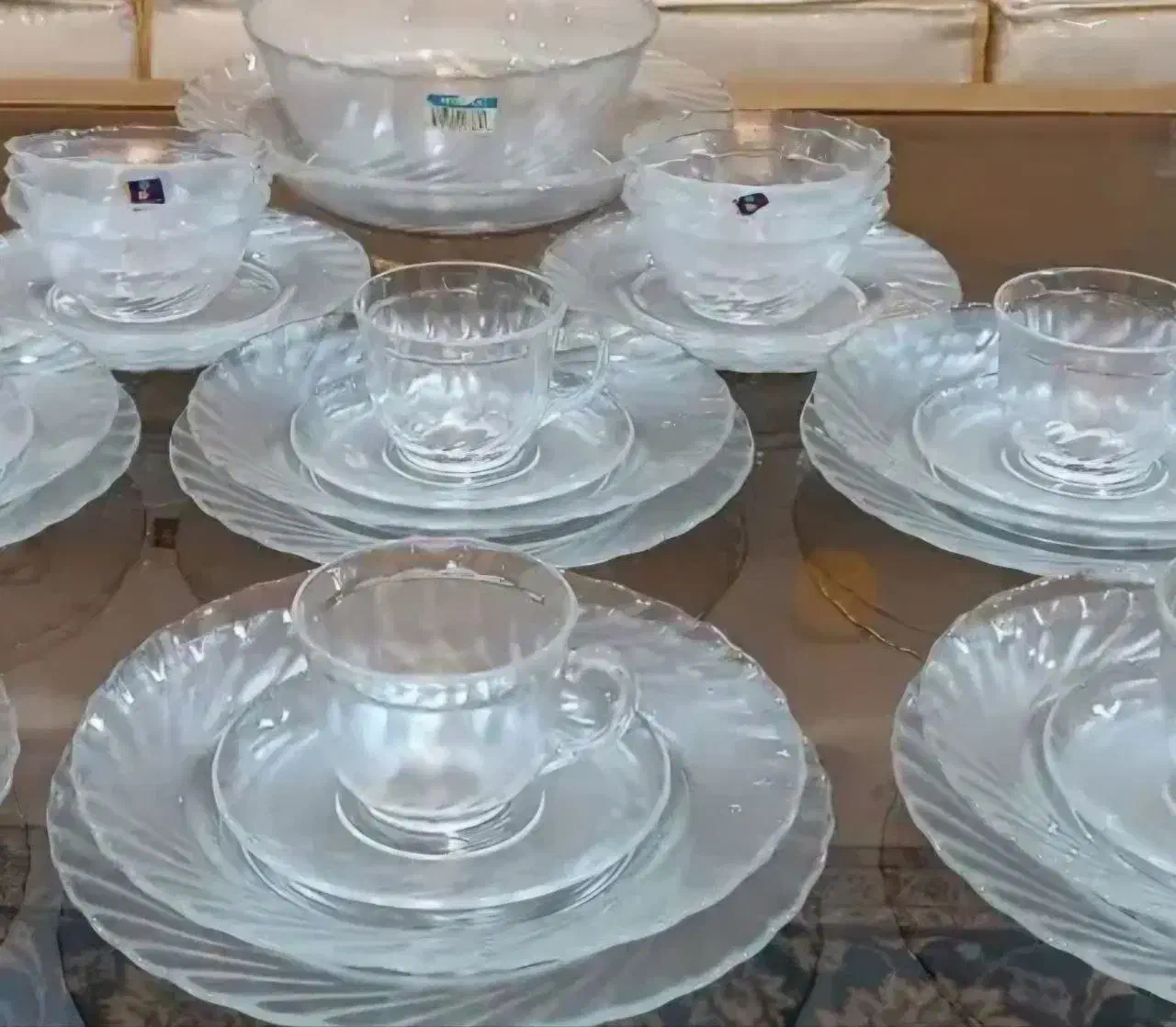 سرویس ۶۴ پارچه اصل فرانسه مات و شفاف ۱۲ میلیون|ظروف سرو و پذیرایی|تهران, سازمان آب|دیوار