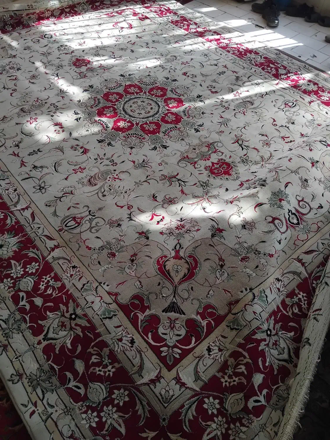 فرش دوازده متری زمینه کرم بدون عیب|فرش|اصفهان, پوریای ولی|دیوار