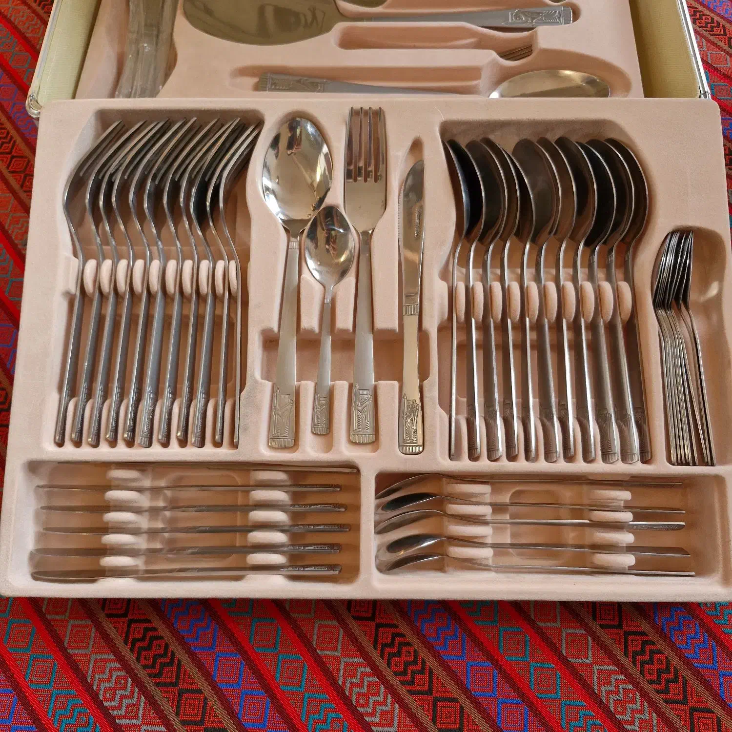 سرویس قاشق و چنگال|ظروف سرو و پذیرایی|قم, شهرک امام حسین|دیوار