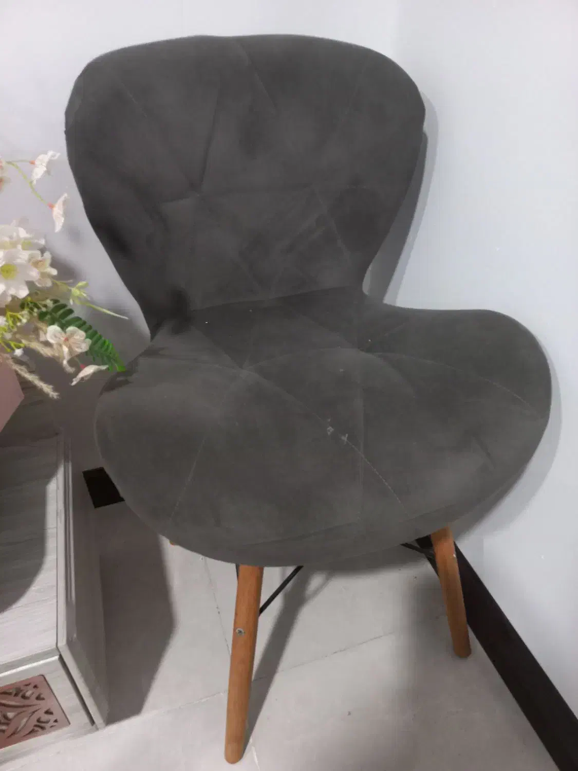 سه عدد صندلی|صندلی و نیمکت|بندر کنگان, |دیوار