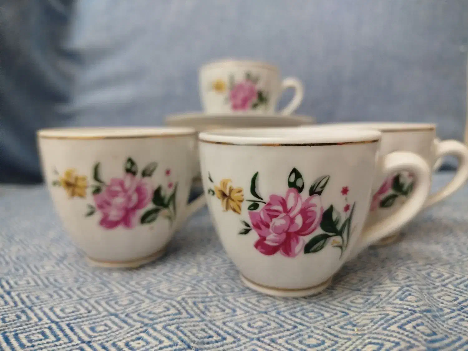 فنجتن و نعلبکی نازک بسیار قدیمی|ظروف سرو و پذیرایی|تهران, زنجان جنوبی|دیوار