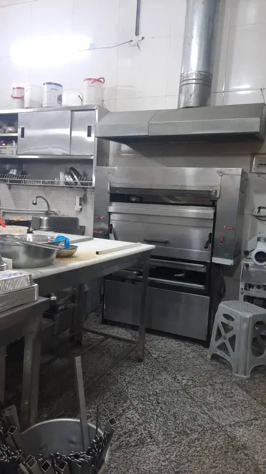 آشپز و یک کارگر ساده جهت کار در تهیه غذا نیازمندیم|استخدام خدمات فروشگاه و رستوران|تهران, افسریه شمالی|دیوار