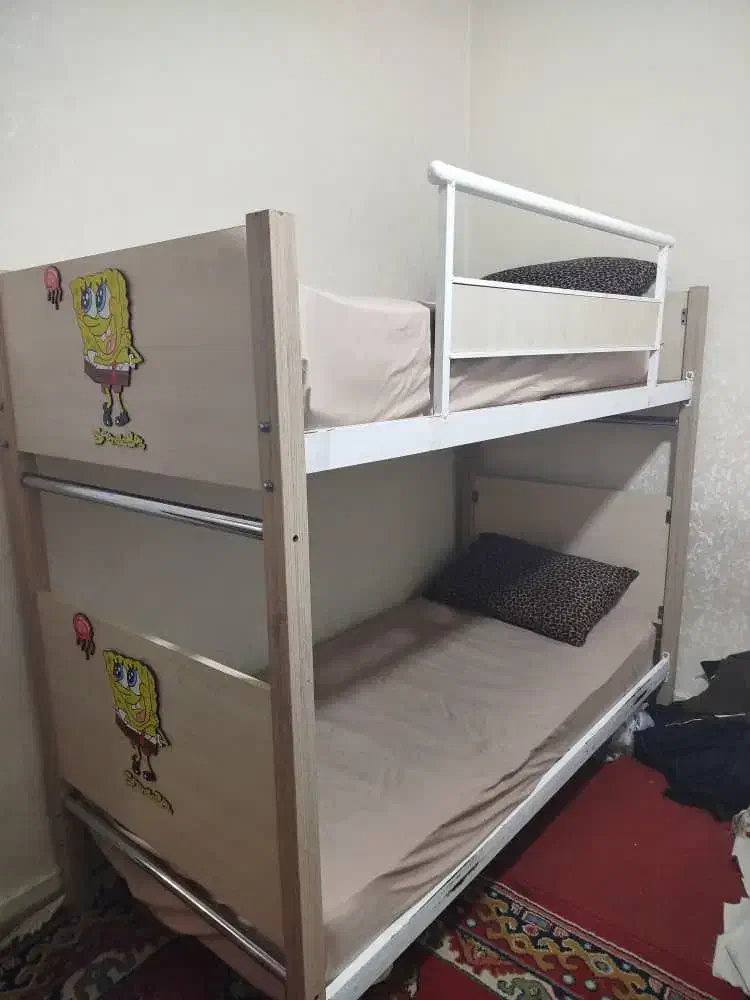 تخت دونفره درحد نو|تخت و سرویس خواب|کرج, ساسانی (قلمستان)|دیوار