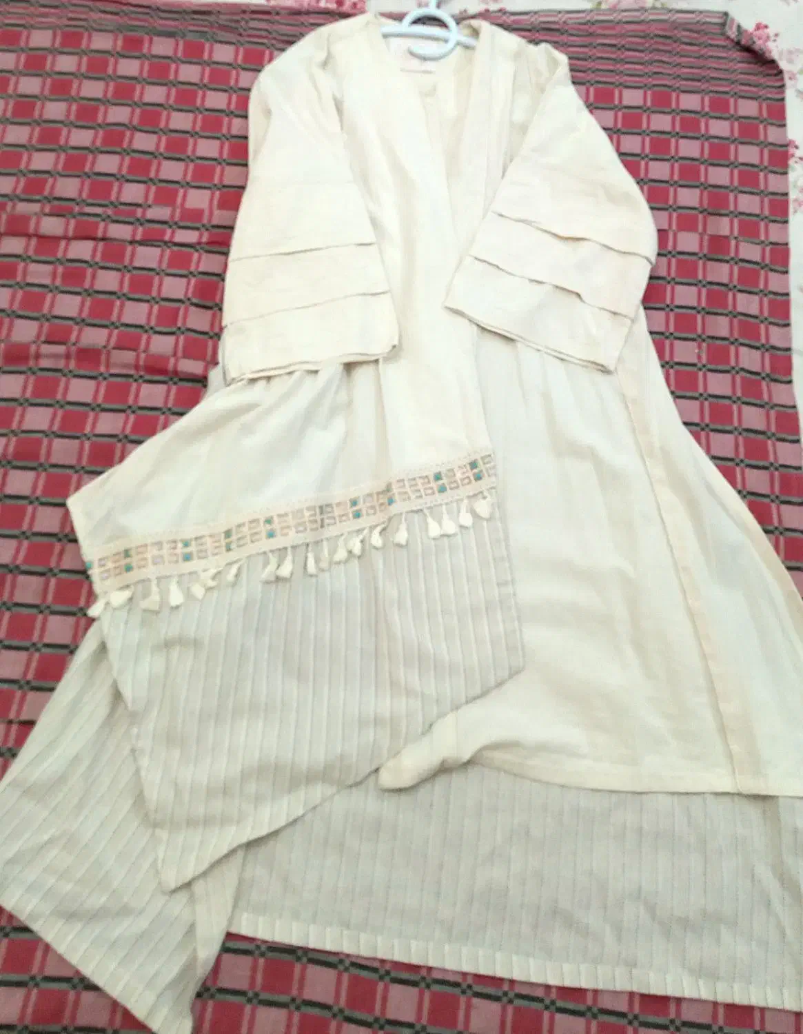 تعدادی مانتوخنک درحدنو|لباس|ری, شهید غیوری (ابن باویه)|دیوار