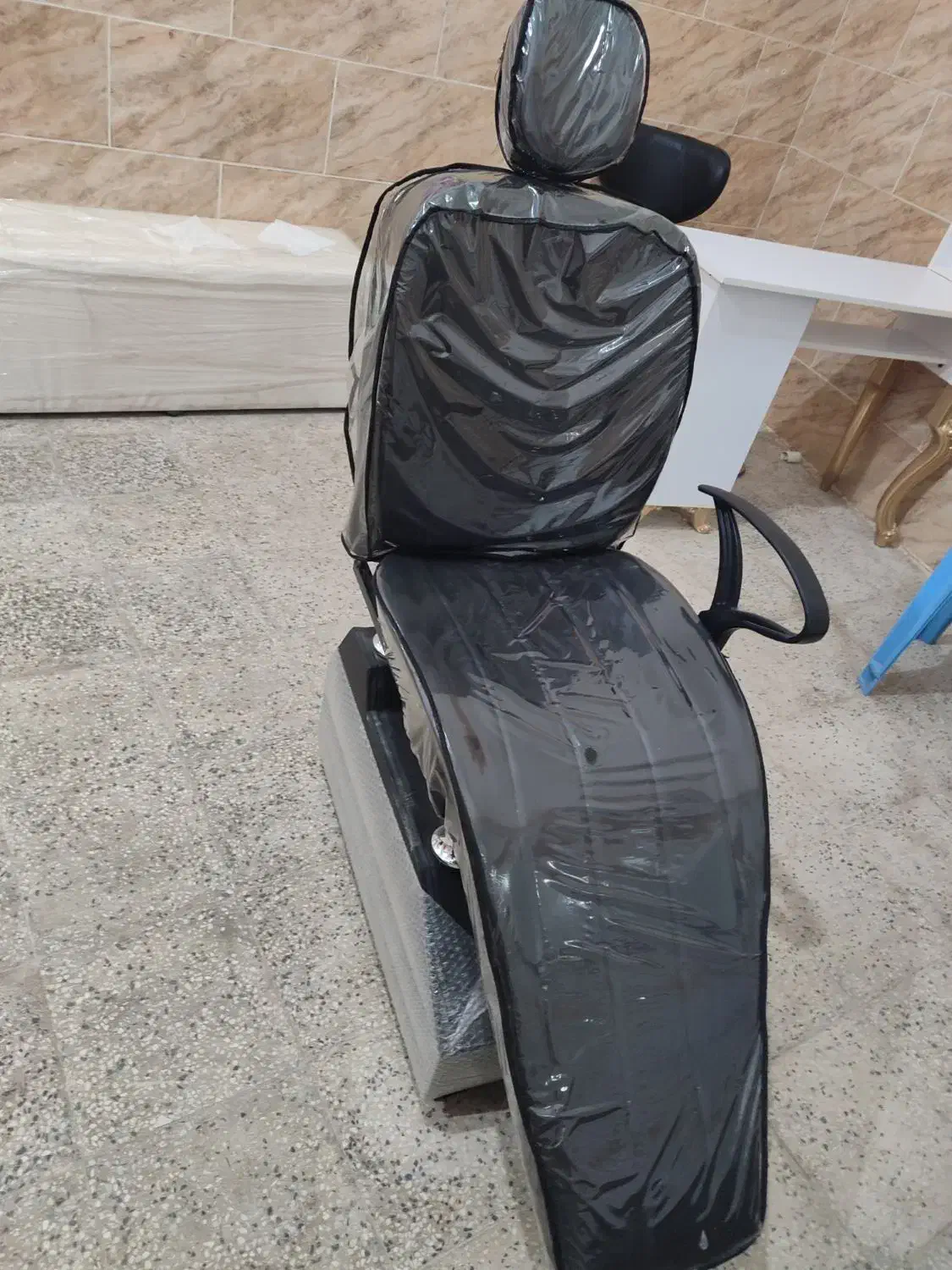 لوازم سالن زیبایی ارایشگاه|آرایشگاه و سالن‌های زیبایی|خرم‌آباد, |دیوار