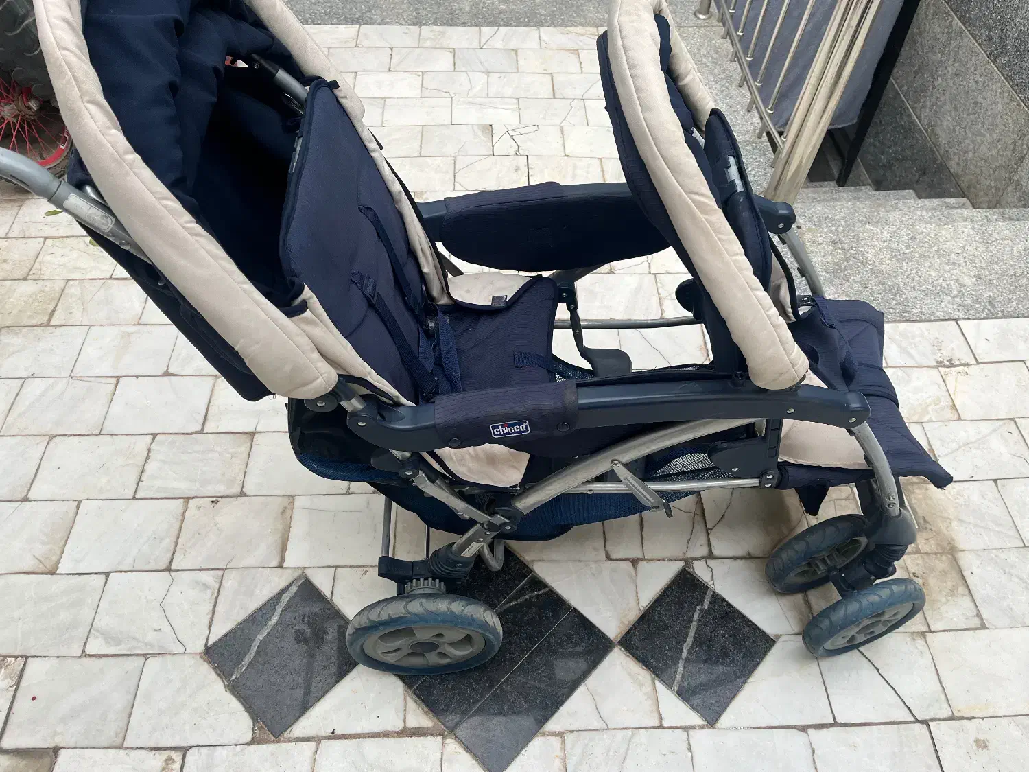 کالسکه دوقلو و صندلی ماشین|کالسکه و لوازم جانبی|قم, انسجام|دیوار