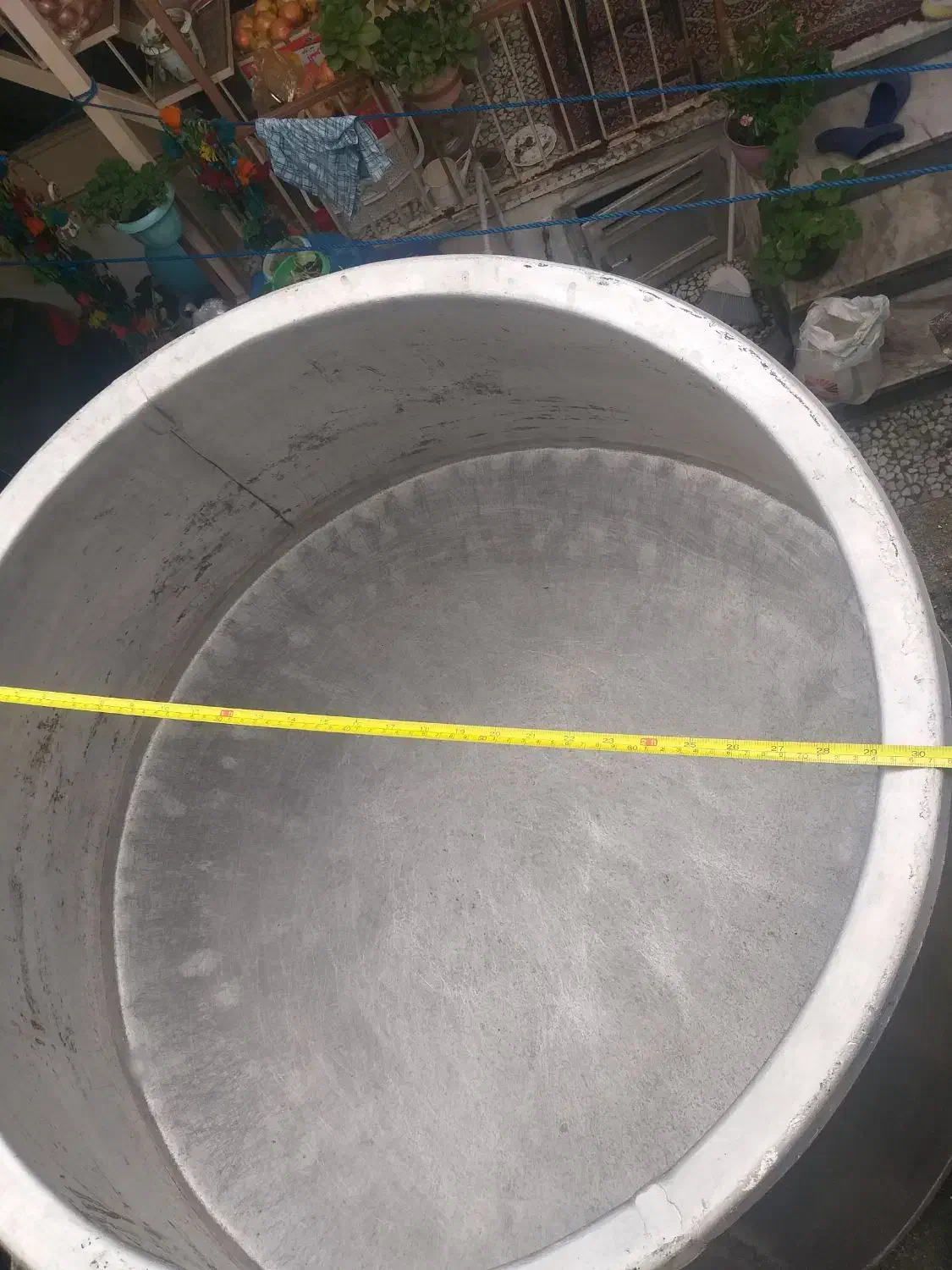 دیگه بزرگ روحی|ظروف پخت‌وپز|رشت, چمارسرا|دیوار