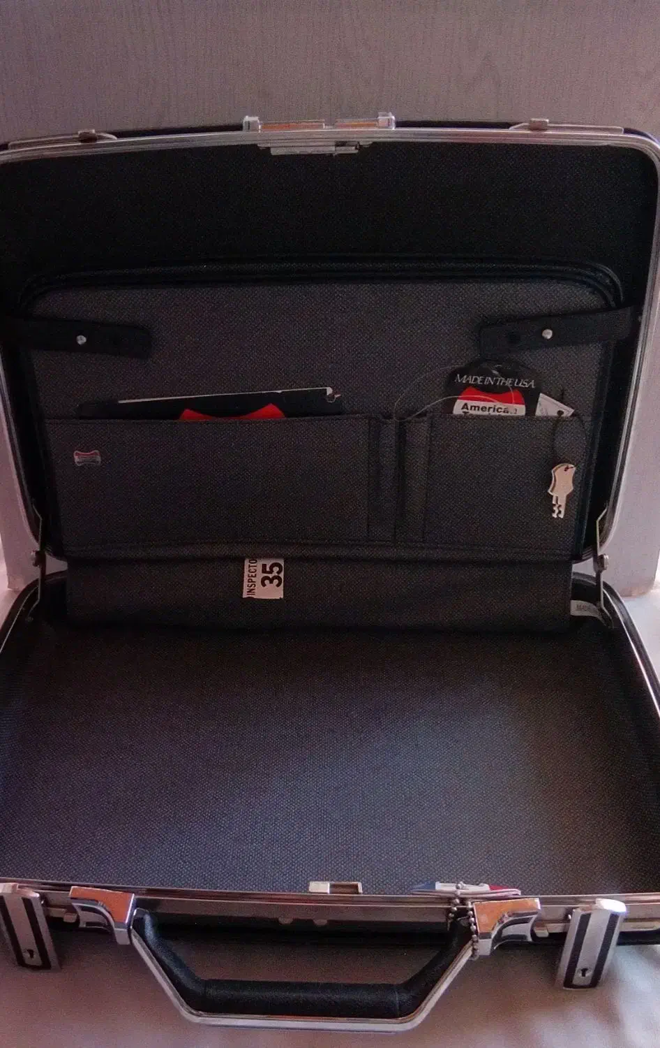 کیف|کیف، کفش، کمربند|بندر انزلی, معلم|دیوار