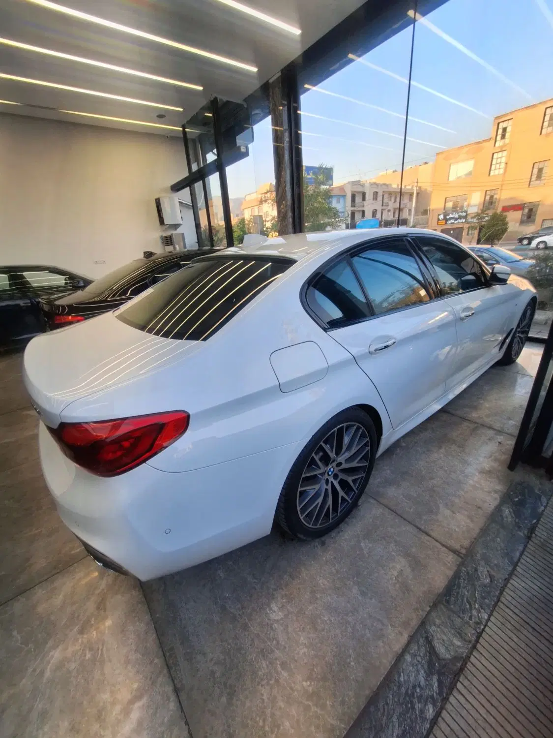 BMW 530 2017 با رزومه فروش نقد اقساط در اتولندغرب|خودرو سواری و وانت|تهران, گلستان (شهرک راه آهن)|دیوار