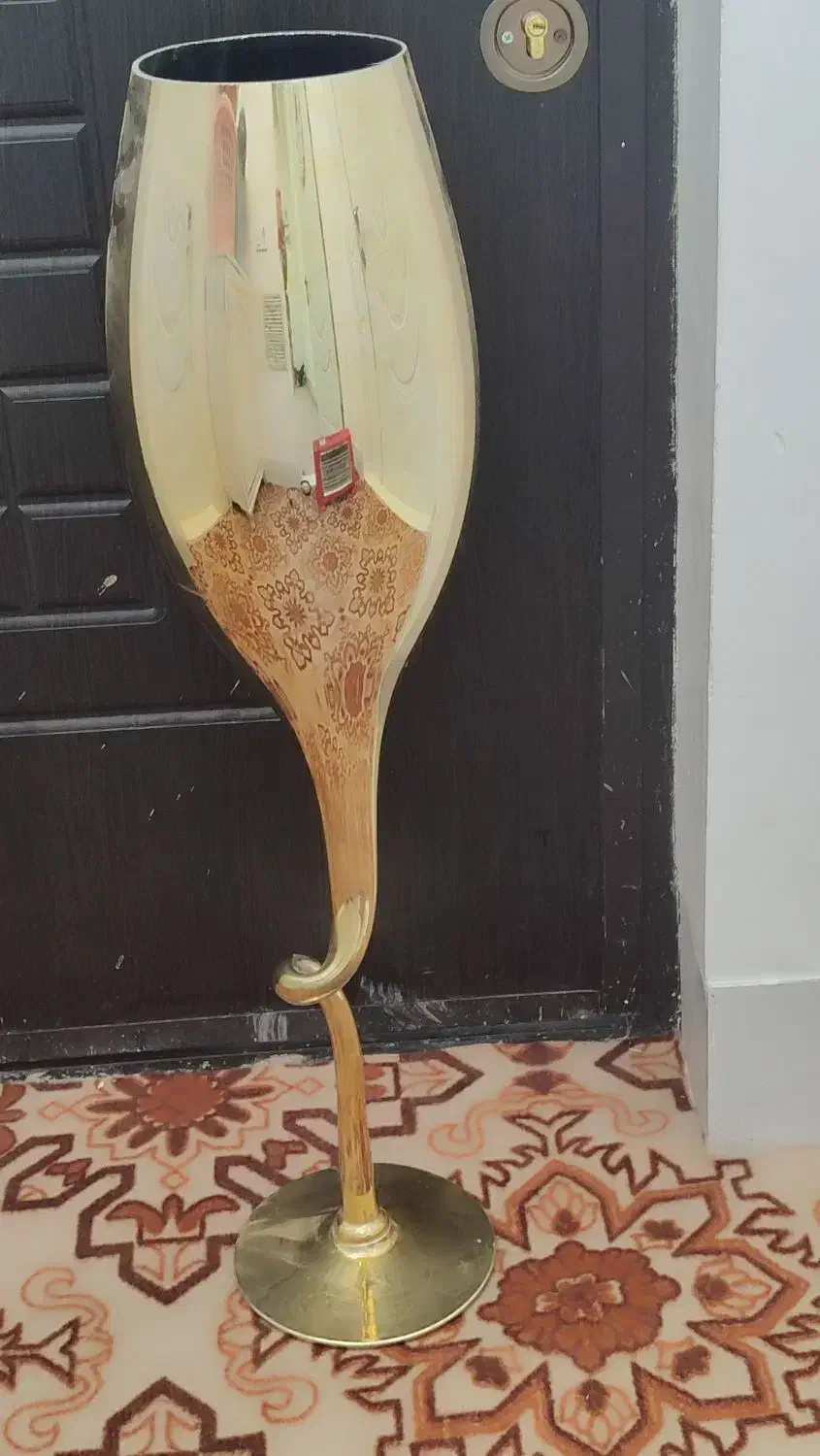 گلدان طلایی پایه بلند|گل و گیاه طبیعی|تربت جام, المهدی|دیوار